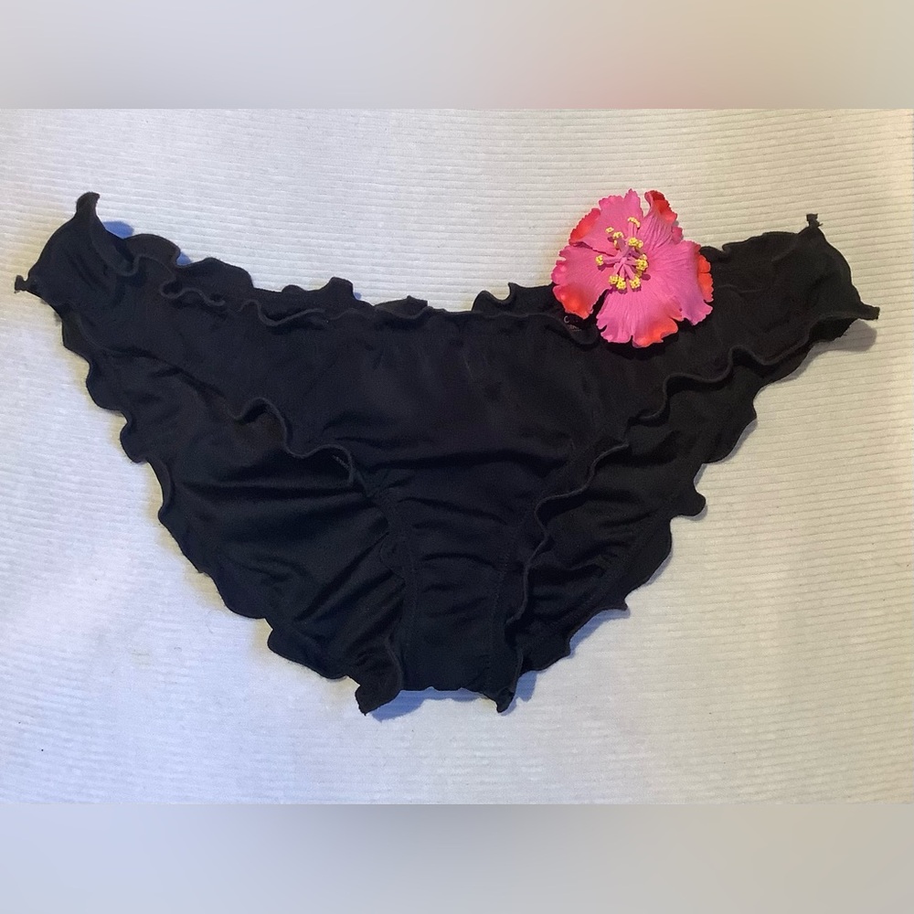 🌺NEW  Ruffle Cheeky Bikini Bottom by Victoria’s Secret